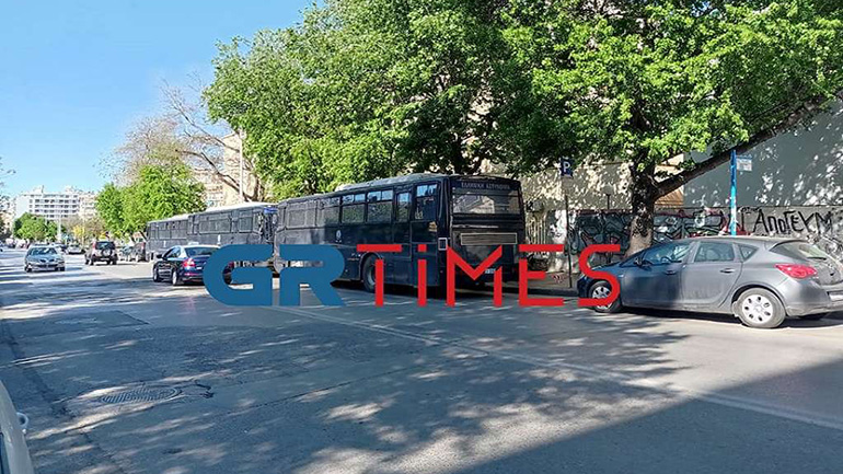 Θεσσαλονίκη: Κλούβες των ΜΑΤ και διμοιρίες στο ΑΠΘ